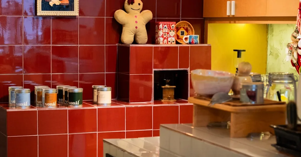 décorez votre cuisine avec style grâce à notre sélection d'objets vintage pour murs, apportant une touche rétro et chaleureuse à votre espace culinaire.